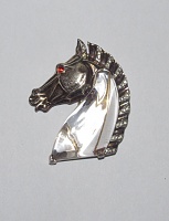 TRIFARI sterling horse jelly belly fur clip1.jpg