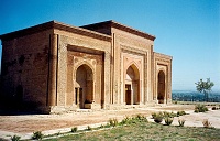 Uzgen Mausoleum Караханиды Кыргыз.jpg